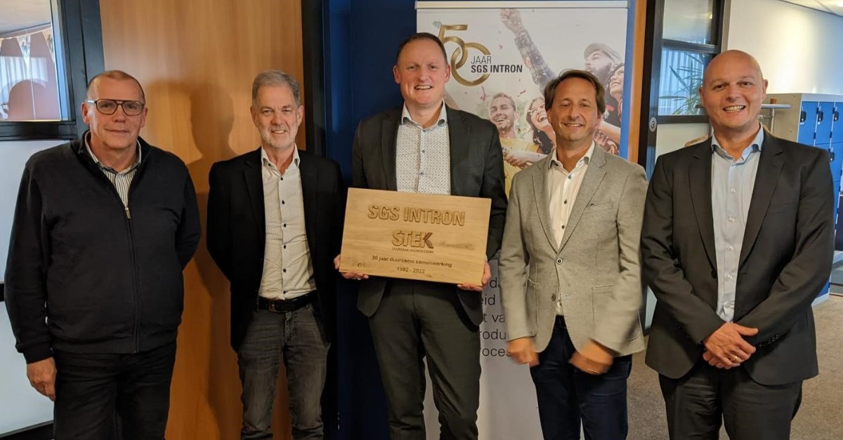 STEK_cert's tweet photo. SGS INTRON en STEK: 30 jaar duurzame samenwerking. Dat vraagt om een feest! Daarom ging STEK op donderdag 24 november 2022 langs bij SGS INTRON voor de feestelijke viering van deze langdurige samenwerking.

#certificering #duurzaam #samenwerking #jubileum https://t.co/AHx7nPNHpY