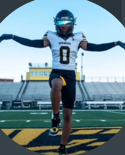 Congratulations and welcome to the #BigRiverRivalry family @Caronferg6 of <a href="/gohshsfootball/">HSHS Football</a>! #NORTH #BRR2022