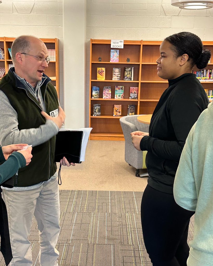 DHS_AOF's tweet photo. Networking 101 last week with our @DepewSchools @nafcareeracads AOF junior accounting students. Thank you to our advisory board for taking time out of their busy days to work with our students! #befutureready https://t.co/ZzyegIZKnj