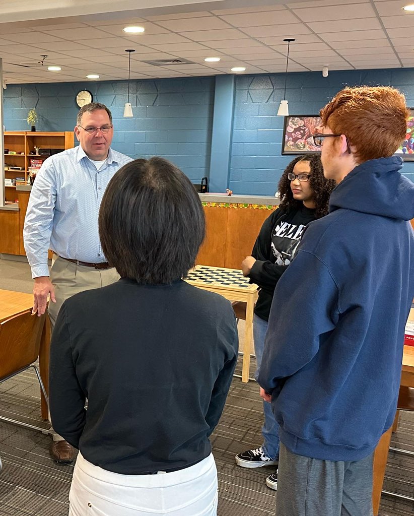 DHS_AOF's tweet photo. Networking 101 last week with our @DepewSchools @nafcareeracads AOF junior accounting students. Thank you to our advisory board for taking time out of their busy days to work with our students! #befutureready https://t.co/ZzyegIZKnj