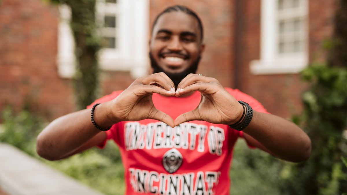 uofcincyalumni's tweet photo. Good morning Bearcats! It's #GivingTuesday! #GiveWithHeartUC

Learn more: https://t.co/1l8J3eA2Vn https://t.co/2chst79U6y