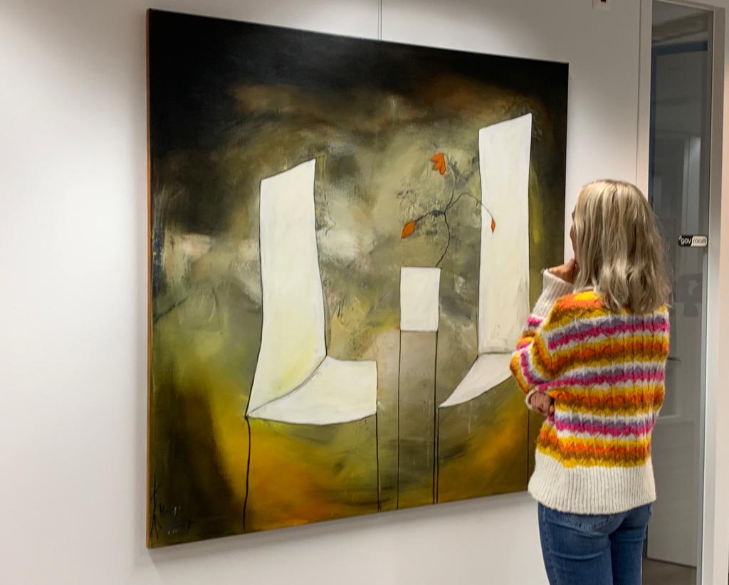 In het najaar 2020 mocht kunstenares #MoniqueWolbert uit #Hengelo haar schilderijen tentoonstellen in ons gemeentehuis. I.v.m. corona kon toen nauwelijks publiek kijken. Daarom nu in herhaling: tot 2 januari mag je alsnog haar werk komen bewonderen. 🤩 Kom je ook langs?
