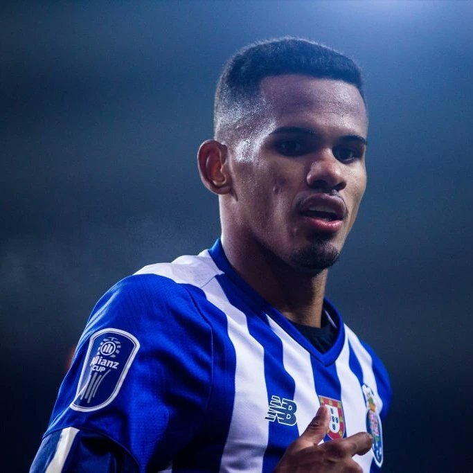 fcportofas19's tweet photo. 🤩 Galeno 🔵⚪️
#FCPorto #Galeno #FCPCDM #TacadaLiga https://t.co/vFwl2cKnmD