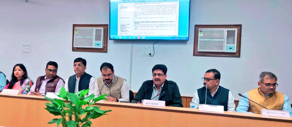 drm_lko's tweet image. आज, उ०रे के मंडल सभागार में उत्तरीय रेलवे मजदूर यूनियन की दो दिवसीय 209 वीं स्थाई वार्ता तंत्र की बैठक का शुभारंभ हुआ l बैठक के दौरान,आपसी सामंजस्य, सहभागिता एवं पारदर्शिता के साथ प्रशासनिक एवं कर्मचारी हित के मुददों के त्वरित समाधान की दिशा में तत्काल आवश्यक कार्यवाही की आशा है।