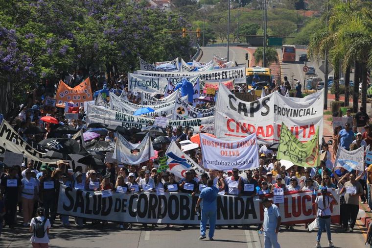 Cadena3Com's tweet photo. Conflicto salarial
Salud en #Córdoba: ofrecen sueldo inicial de $200 mil a médicos sin especialidad https://t.co/Y8hwcYE2VR https://t.co/Y383ux9VNl