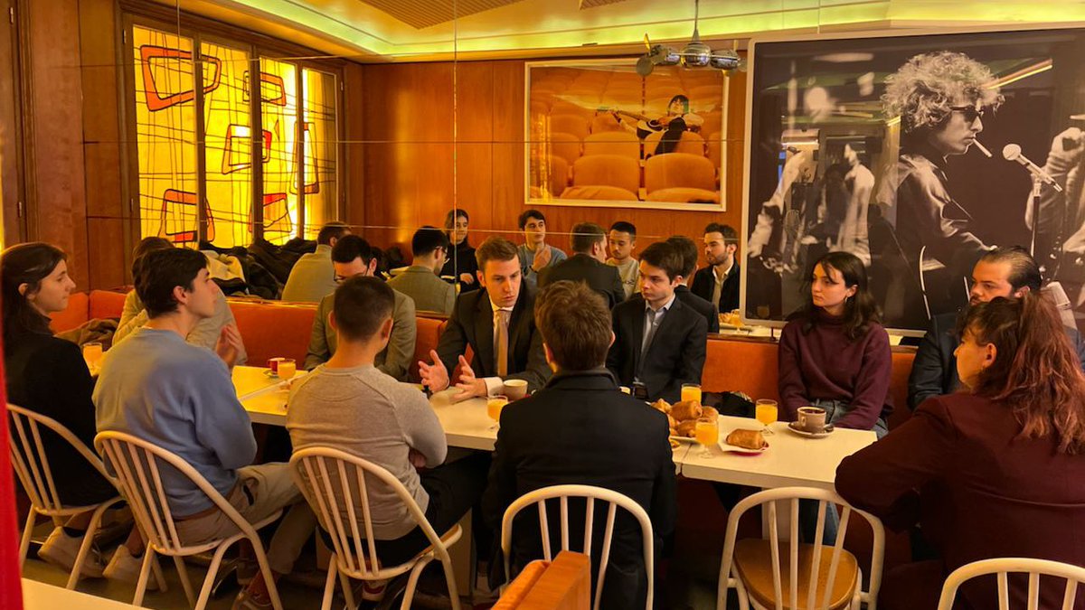 Quel climat à l’Assemblée ? Quel bilan après six mois de mandat ? 

Heureux d’avoir retrouvé le Basile et les étudiants de <a href="/sciencespo/">Sciences Po</a> pour débattre de l’actualité politique. 

Merci à l’<a href="/AEAPSciencesPo/">AEAP Sciences Po</a> pour son invitation.