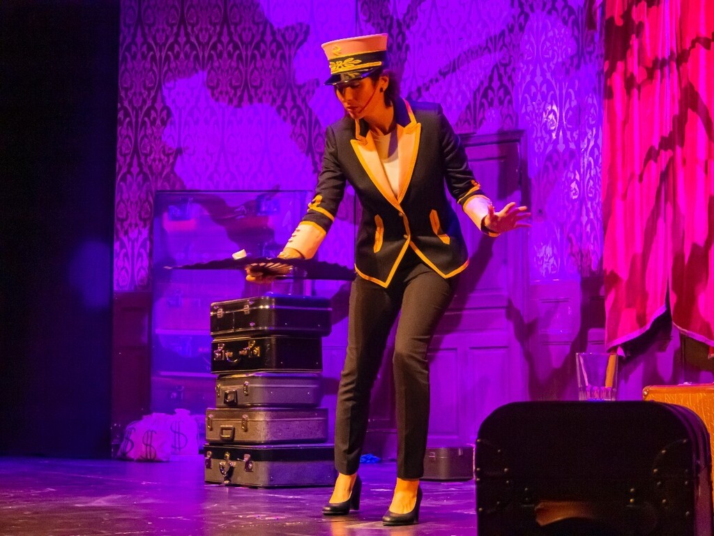 MagiaMajara's tweet photo. ¡Pero qué estilizo tiene Elena con el abanico! 😘🤣

Fotografía:
José Fernando García
@Josefernando.jfg0028

 #magia #magiamajara #teatromadrid #diversionasegurada #diversion #magos #frasesmagia #lamagiaestaenti #proximaparadamagiamajara #planesconniño… https://t.co/CfLtQWPUZw https://t.co/5EzK0w103O