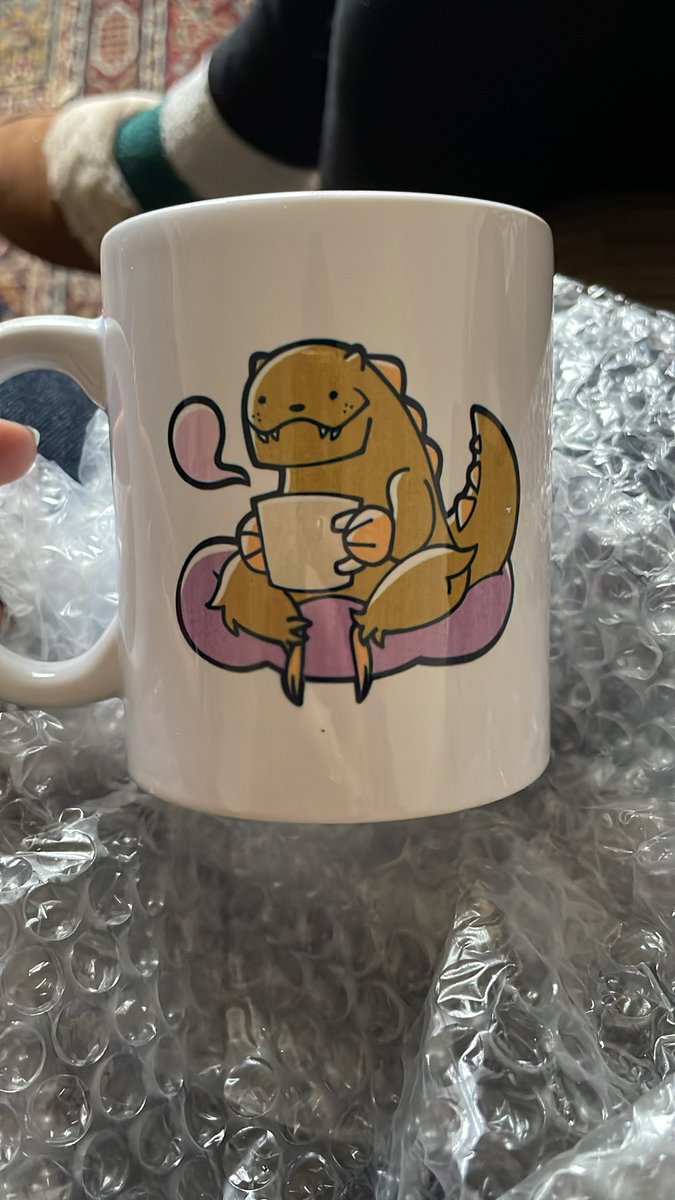 Dj_tipit's tweet photo. My mug from @DrawfeeShow arrived but on the way across the ocean it cracked! https://t.co/Eo0je7hE53