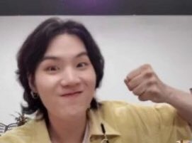 bangtinyboyys's tweet photo. This selcas they're so funny https://t.co/KukjlOuVW6