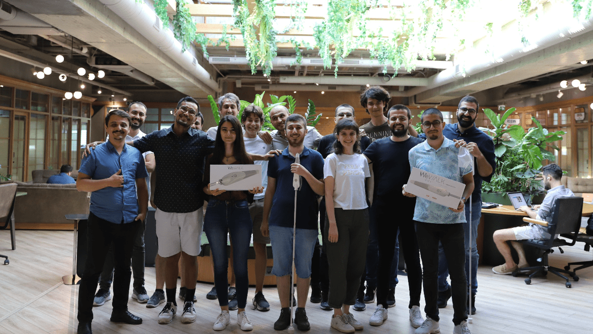 Görme engelli kişiler için akıllı baston geliştiren yerli girişim WeWalk 2.5 milyon dolar yatırım aldı egirisim.com/2022/11/29/gor…