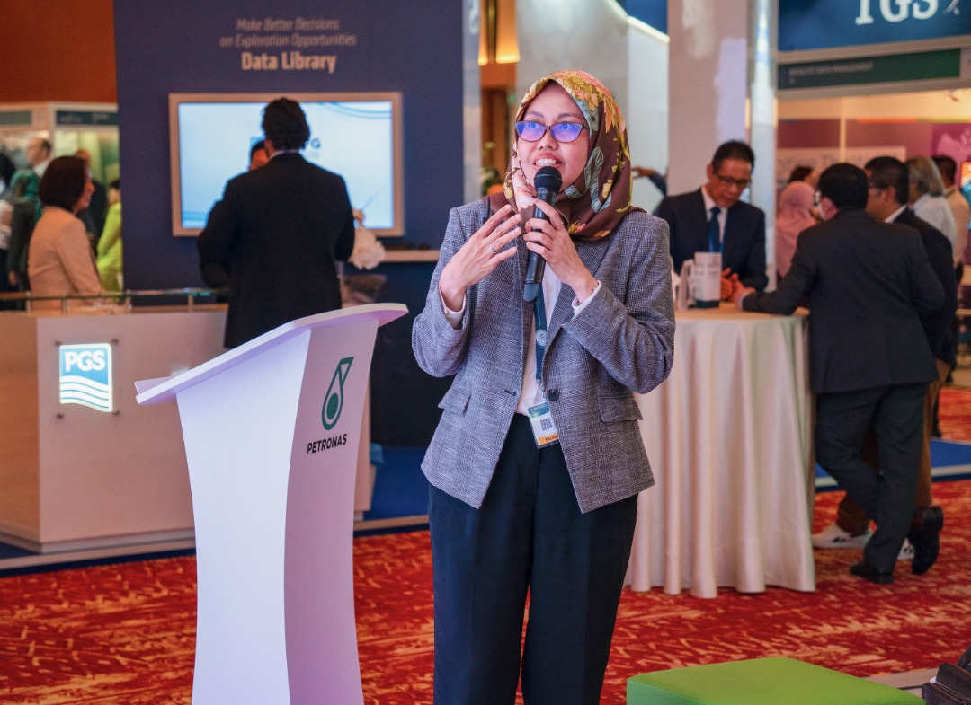 Petronas's tweet photo. We are extremely delighted and excited to have met like-minded industry experts in the geoscience and Upstream sector from more than 20 countries at APGCE 2022!
See you at MBR 2023 in February!
#PETRONAS #PassionateAboutProgress #APGCE https://t.co/OYGIORMxw5