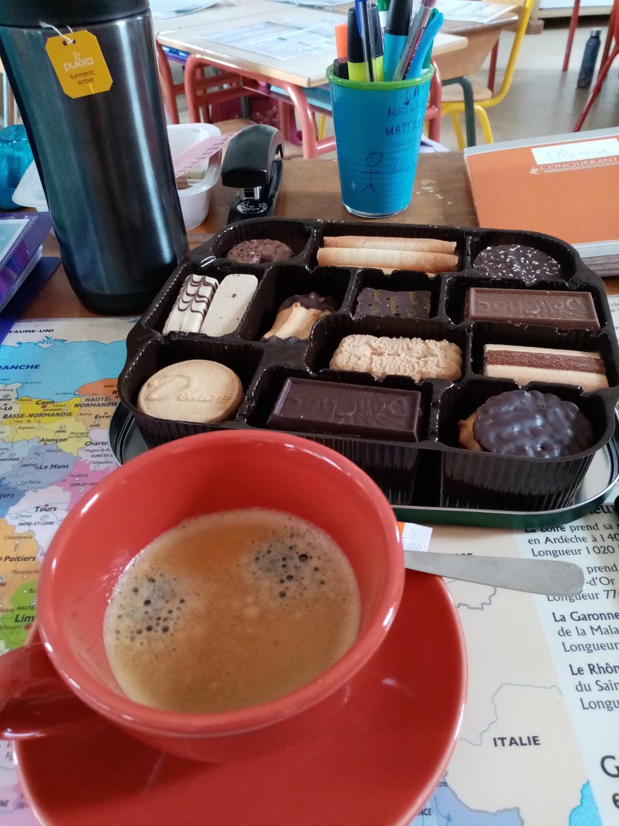 Je cours, je cours d'une école à l'autre... Et voilà comment je suis attendue 😊 ! Avec tout ce qu'elles font déjà, elles sont pas formidables mes équipes ?? 👍💕
