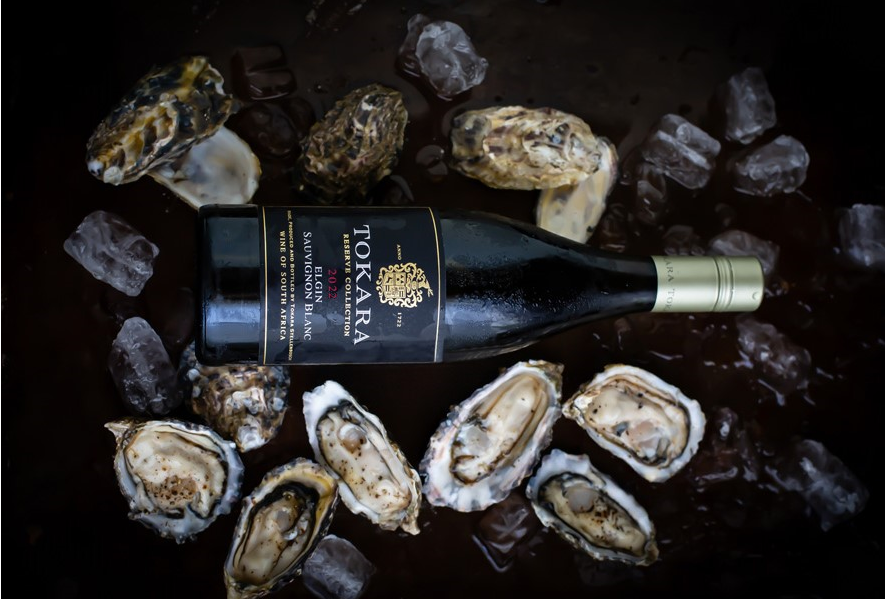 TokaraWine's tweet photo. The combination of ice-chilled oysters and a refreshing and crisp sauvignon blanc seems divine in summer.
#TokaraTuesday @winesofelgin #ElginSauvignonBlanc #QuintessentialPairing #SummerSipper https://t.co/3qzMMLIBOM