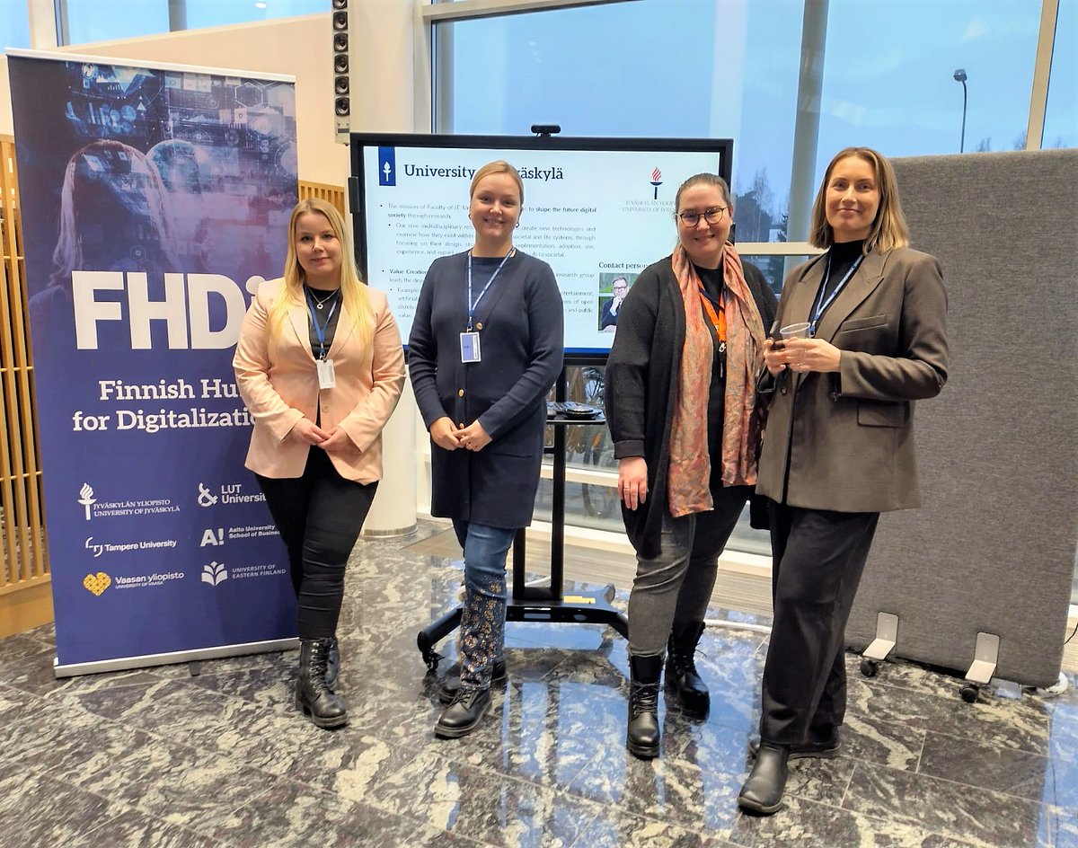 Hub4Digi's tweet photo. Finnish Hub for Digitalization participated today at the University of Jyväskylä's #IT Faculty Research Day! @it_jyu 

In the picture (from left), @PaananenTiina, @jennymariaelo, Sarah Hönigsberg and @JuuliLumivalo.

#FinnishHubforDigitalization #FHDi #tutkimus https://t.co/o2ivgVyRvR