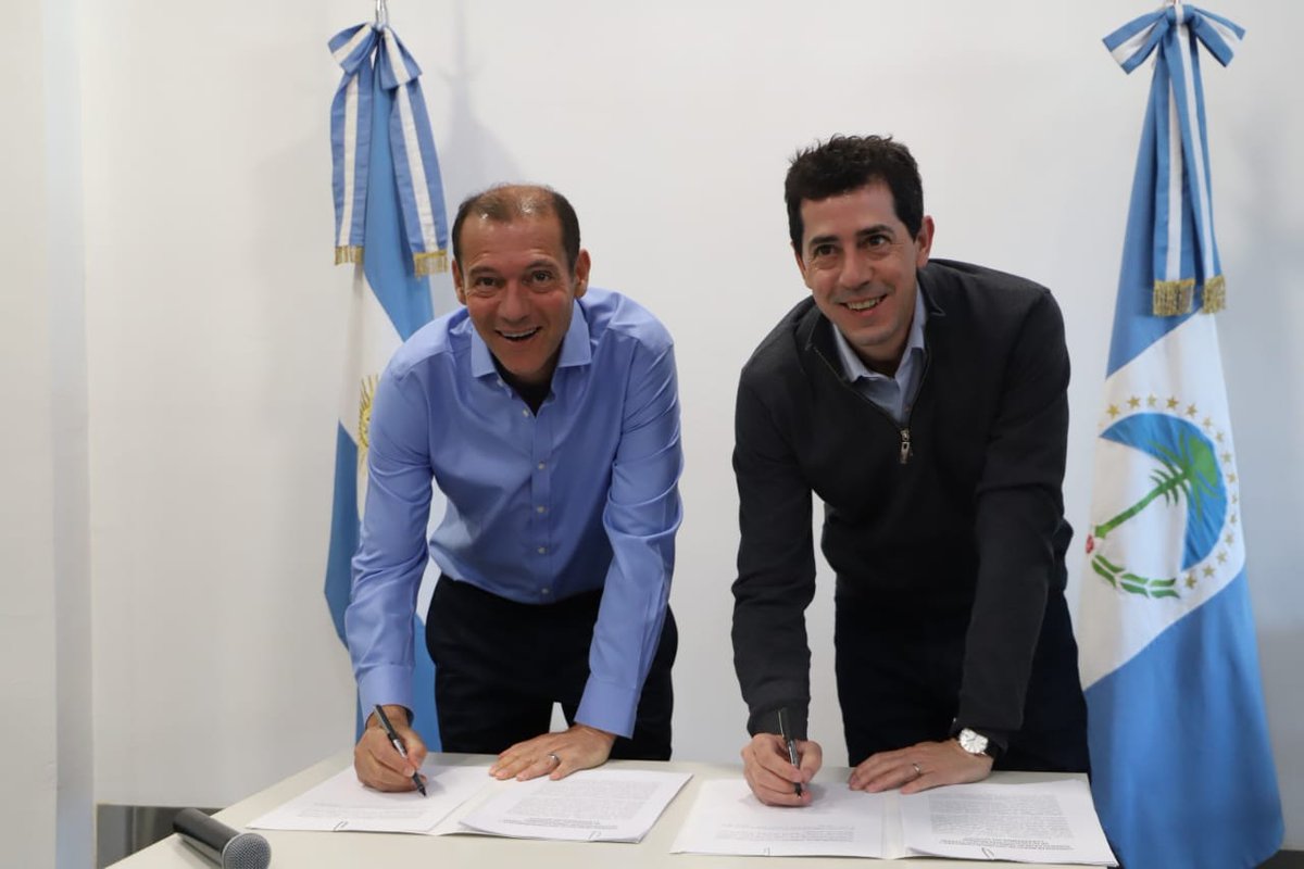 Hoy, junto al ministro <a href="/wadodecorrido/">Wado de Pedro 🇦🇷</a>, acordamos el financiamiento de las obras de pavimentación de la RP 23, en los tramos Puesto Jara-Litrán y Pilo Lil-Rahue. El corredor del Pehuén suma mejor conectividad integrando los destinos más elegidos de la provincia. #JuntosPodemosMás