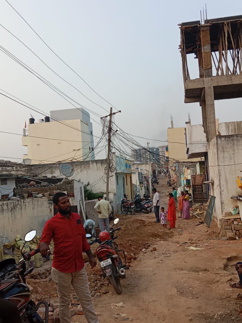mdakbaralikhan0's tweet photo. At New Hafeezpet,prem nagar colony,street no 23 current poles are making problems there are two pole which creating problems one of them is not in good condition it’s nearly to fall on citizens
plz solve the problem 
@GHMCOnline @TsspdclCorporat @hameedpatelcorp @GandhiArekapudi https://t.co/ihXHHy6Iuv