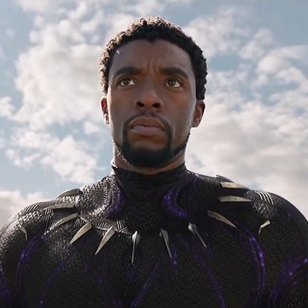 SeriesUpdateFR's tweet photo. Une pensée pour Chadwick Boseman qui aurait fêté ses 46 ans aujourd'hui.🌹 https://t.co/TfMWwzzd2j