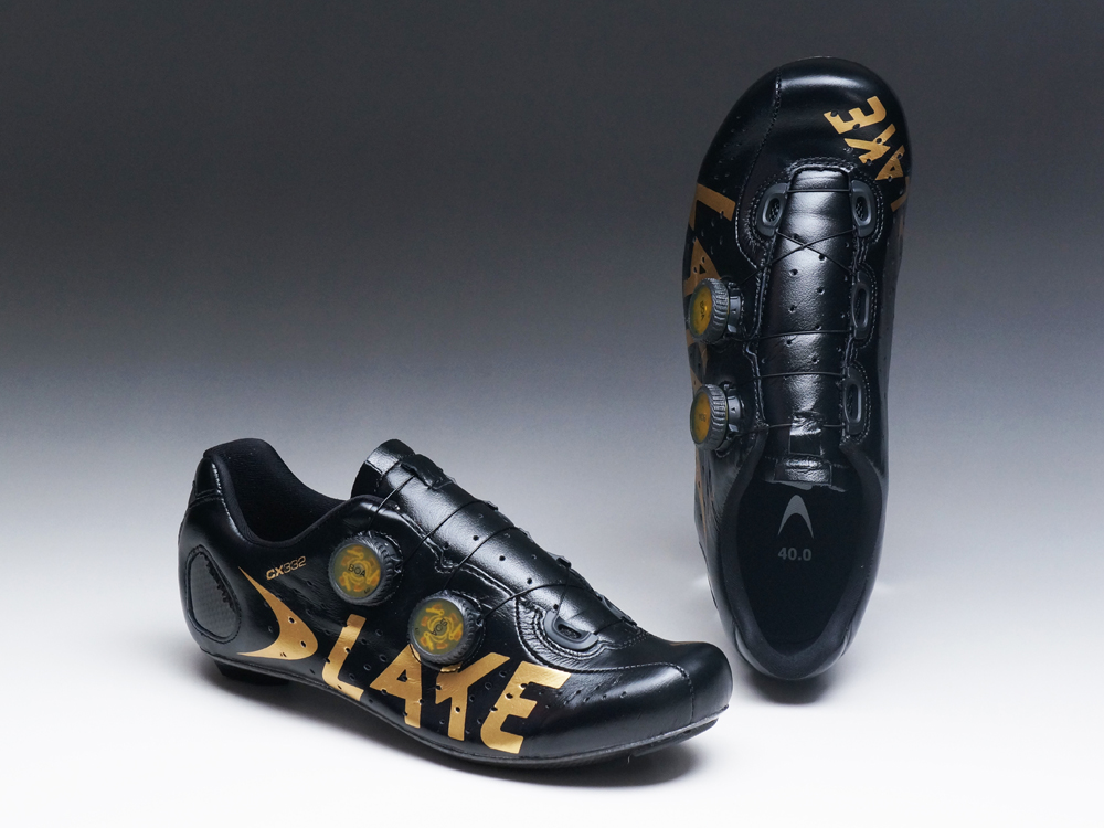 kirschberg_inc's tweet image. 【LAKE CUSTOM】

グロスブラックのカンガルー革シューズ。ゴールドと相まって高級感漂う1足に仕上がりました。

#lakecustom #lakeシューズ #lakecycling #本革サイクリングシューズ #カンガルー革 #ビンディングシューズ #自転車シューズ #ビンディングペダル #自転車ペダル