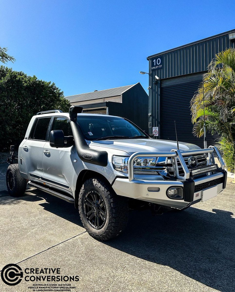 TorqitEnhanced's tweet photo. Yes, the 300 might be the new kid on the block but we will never get tired of the 200 🤤 

This chopped rig by Creative Conversions is the latest LC200 to be fully kitted out for touring. Take a peek at our exhaust before it gets hidden by a canopy 🥲

#Torqit #Landcruiser #LC200 https://t.co/EY9BY7Jpr7