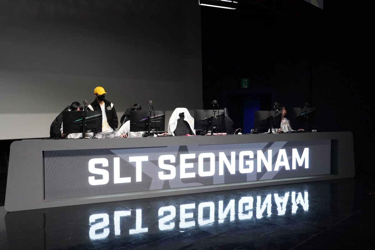 SLT_eSports's tweet photo. 한 달간의 2022 컨텐더스 Run It Back 
온, 오프라인으로 함께 응원해주신 팬분들 감사드립니다 🥰 

비록 SLT 오버워치 팀의 이번 여정은 끝났지만
끝은 또 다른 시작이라는 말이 있듯이
좌절하지 않고 다시 좋은 모습으로 찾아뵙겠습니다!

다시 한번 감사드립니다 💫

#SLT #OW #ShineLikeSLT https://t.co/b25vRAEgzi