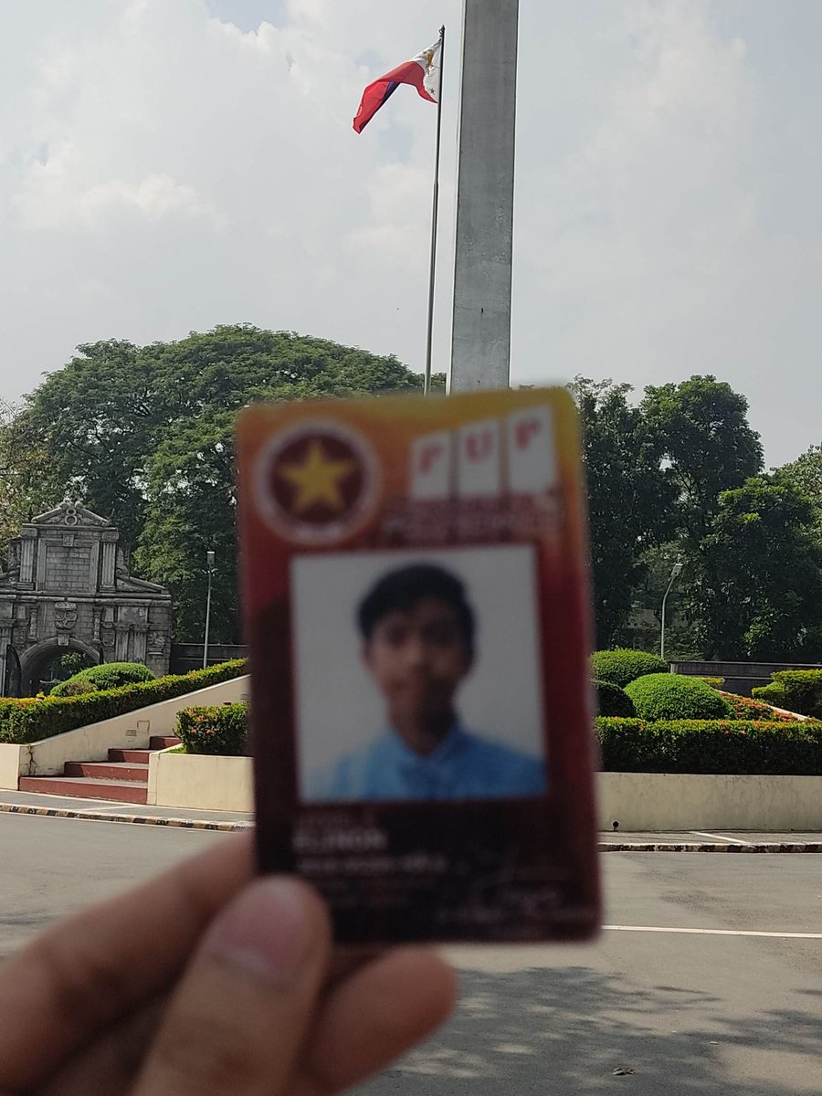 leonelinon's tweet photo. it's been a good and challenging four years, sintang paaralan 😚 now, i'm embarking on a new journey as a software engineer 🙌🏻 https://t.co/BaxuTs55h8