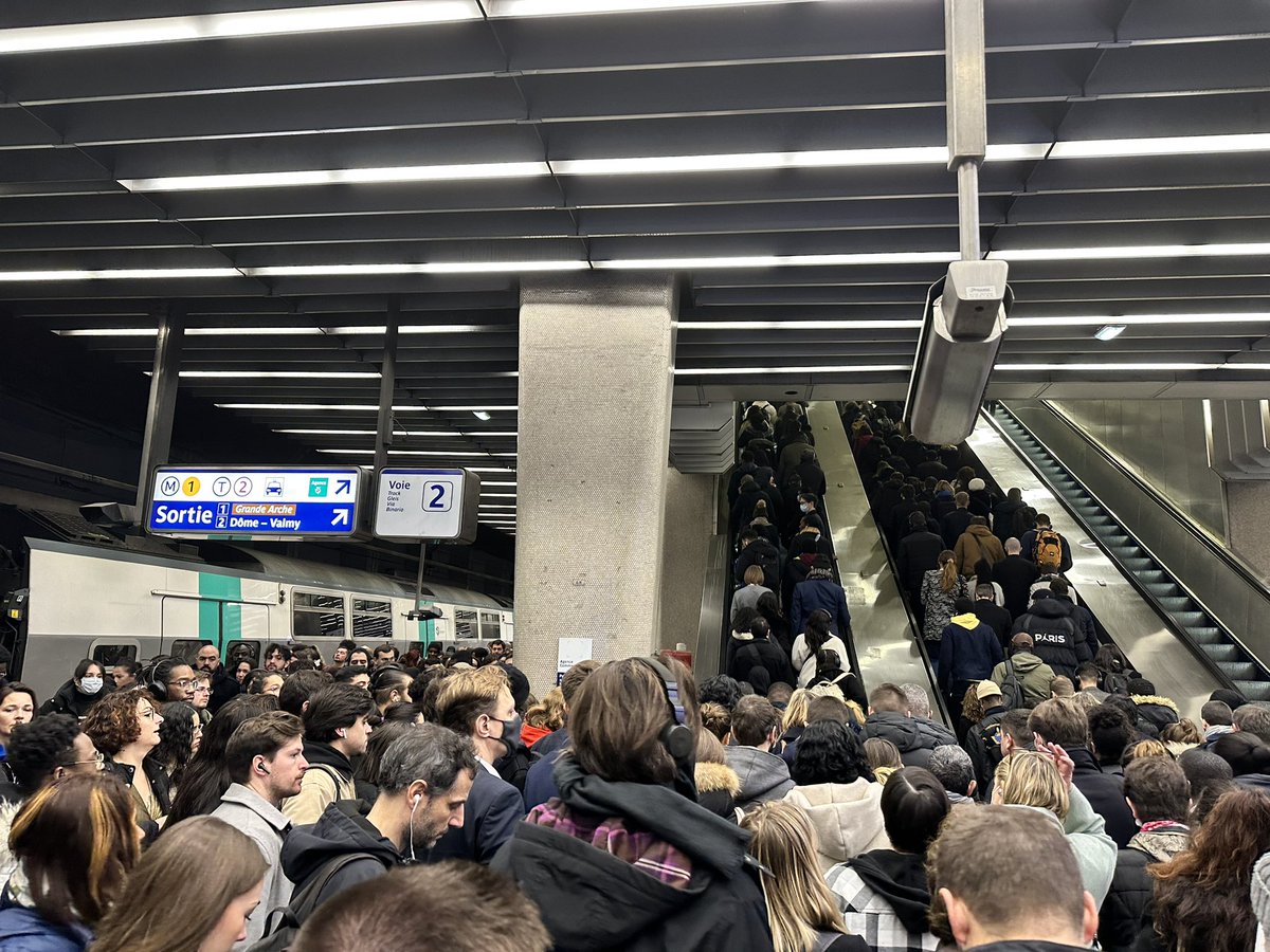 Il ne m’aura fallu que 3 mois à Paris pour détester à mon tour, de toutes mes forces, la <a href="/RATPgroup/">RATP Group</a>. 
Chaque jour, de la maltraitance ! 
Votre seule utilité : servir de contre-exemple pour la préfiguration de RER en région.
