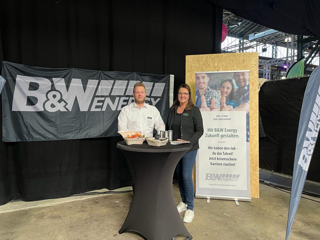 BW_Energy_'s tweet photo. Was ein erfolgreiches Event! 🤩🎉
Am 25.11.2022 haben Mitarbeiter unseres niederländischen Standortes die Messe „De Talententuin“ in Ulft besucht, um B&amp;W Energy als potentiellen Arbeitgeber vorzustellen. 

#messe #talententuin #energie #energy #nachhaltigkeit #student #ausbildung https://t.co/Wfe2W1mvKd