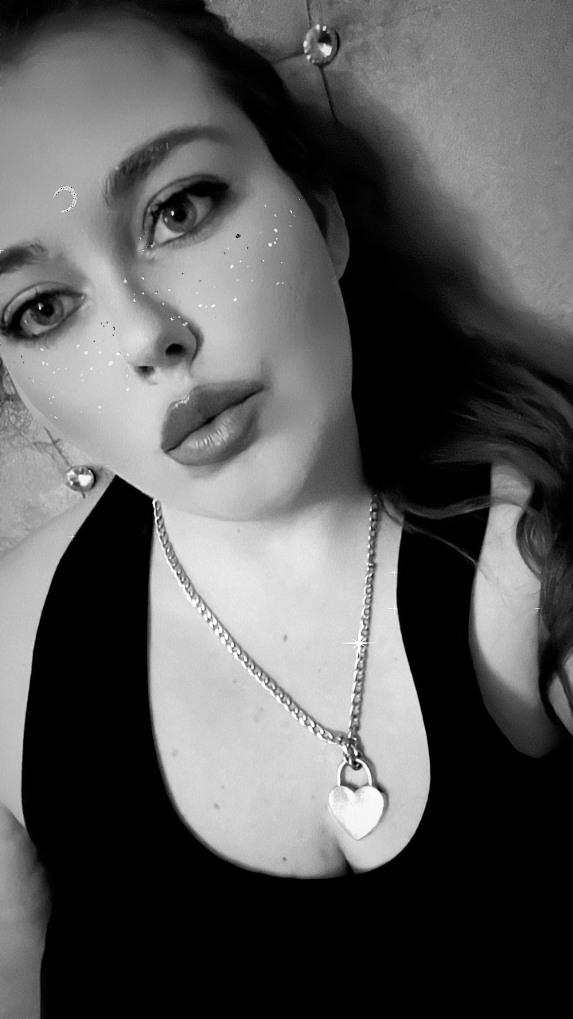 Who wants to sext? https://t.co/rJXNDNl60s