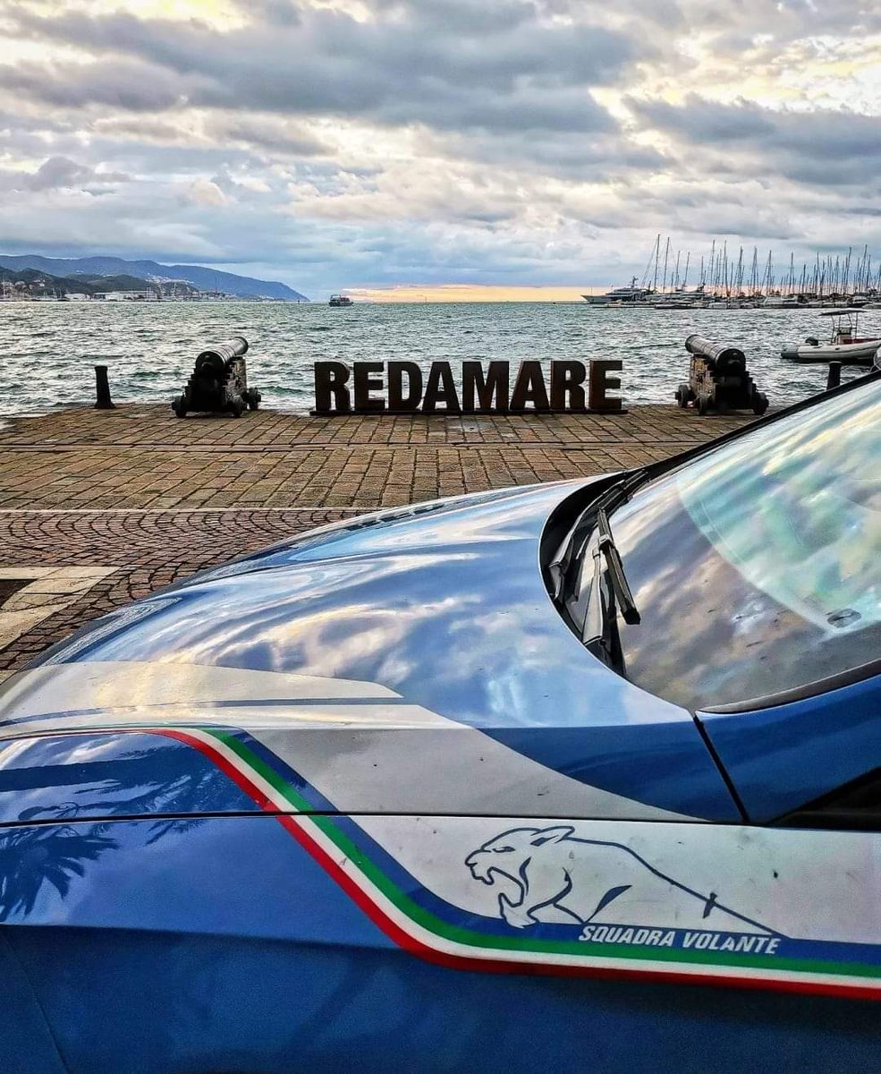 Agente_Lisa's tweet photo. #Redamare è un verbo antico che significa amare ed essere amati allo stesso tempo.
Un augurio che assume ancora più significato guardando il mare 🌊

L'opera d'arte contemporanea si trova sulla passeggiata Morin a La Spezia

#Volanti #essercisempre #meraviglieditalia https://t.co/HmgRf7hTuo
