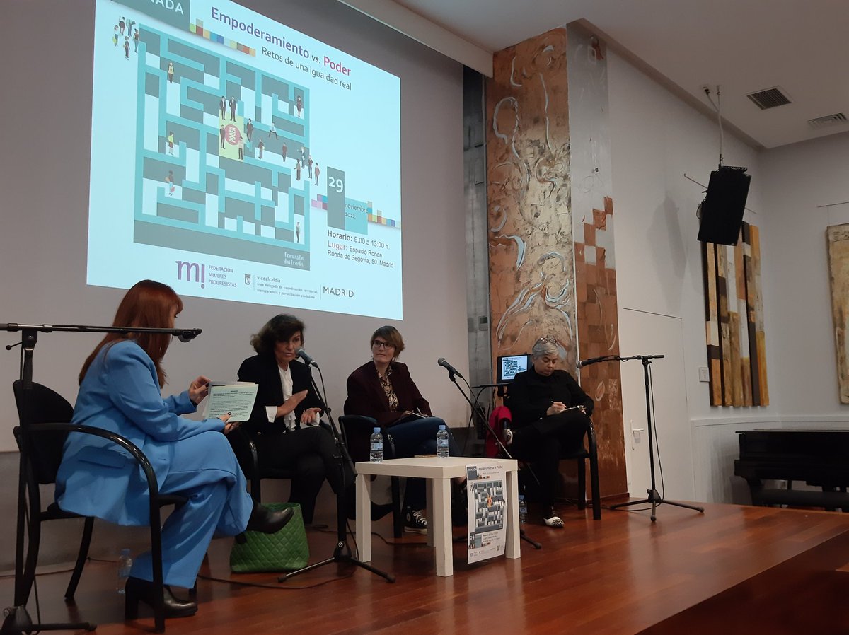 fmprogresistas's tweet photo. Mesa política #EmpoderamientovsPoder con @carmencalvo_ Eva Mª Tobías (Teniente alcalde Logroño) y Ana González (Alcaldesa Gijón) 
https://t.co/ECrg9qoHMF https://t.co/DOKwFXqPyQ