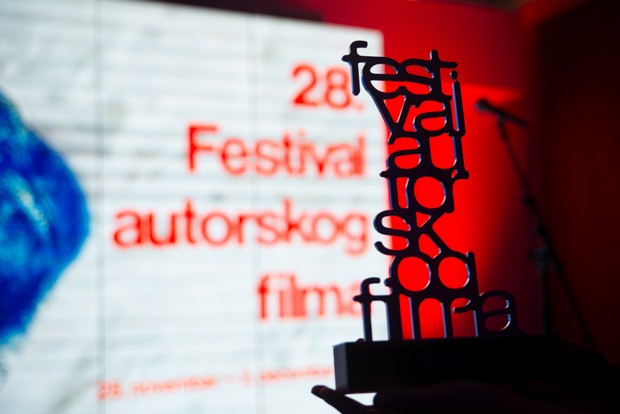 RadioBeograd2's tweet photo. #Filmorama
16.00
Festival autorskog filma, Mila Turajlić i Aleksandar Sokurov
https://t.co/5HyjERvHQq
https://t.co/R5LruhcW3L
97,6 MHz https://t.co/85rj3YW2Mi