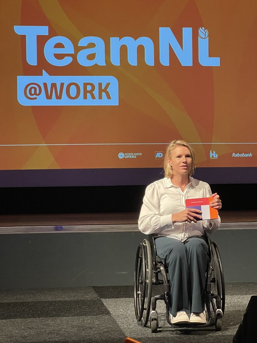 HU topsport (Lenneke en Brigitte) is vandaag bij Kennisevent TeamNL@work op Papendal. De plek waar onderwijs, overheid, bedrijfsleven, topsporters en staf samenkomen om verdere stappen te zetten richting een duurzame toekomst voor topsporters. <a href="/TopsportHU/">Topsport HU</a>  #Kennisevent