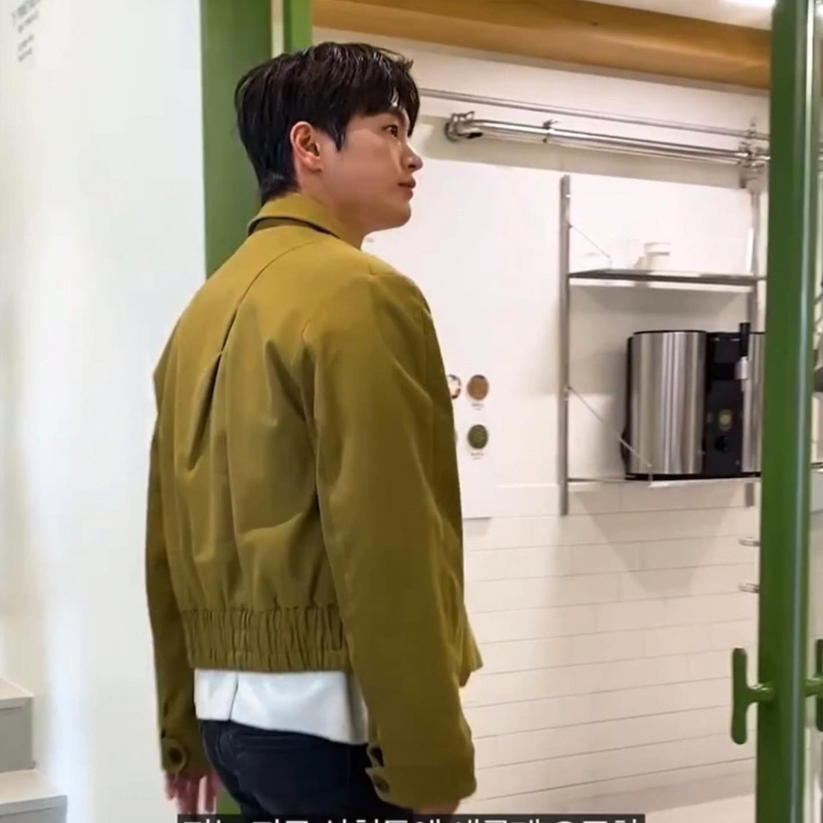 Rosemar16765305's tweet photo. InGuk looks seoooooooo sweet and cute in these promotion videos 🦊🥰

@lg_homebrew 
#홈브루하우스 #홈브루 #홈브루 #홈브루플래그십스토어 #삼청동 #맥주제조기 #서인국  #MYBL #HOMEBREWHAUS 

🦊
@seo_cccc #SeoInGuk #서인국
#ソイングク #徐仁國 
#서잉구기 #seoingoogyvlog https://t.co/H6qqMPVn64