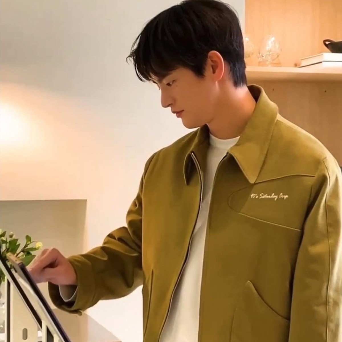 Rosemar16765305's tweet photo. InGuk looks seoooooooo sweet and cute in these promotion videos 🦊🥰

@lg_homebrew 
#홈브루하우스 #홈브루 #홈브루 #홈브루플래그십스토어 #삼청동 #맥주제조기 #서인국  #MYBL #HOMEBREWHAUS 

🦊
@seo_cccc #SeoInGuk #서인국
#ソイングク #徐仁國 
#서잉구기 #seoingoogyvlog https://t.co/H6qqMPVn64