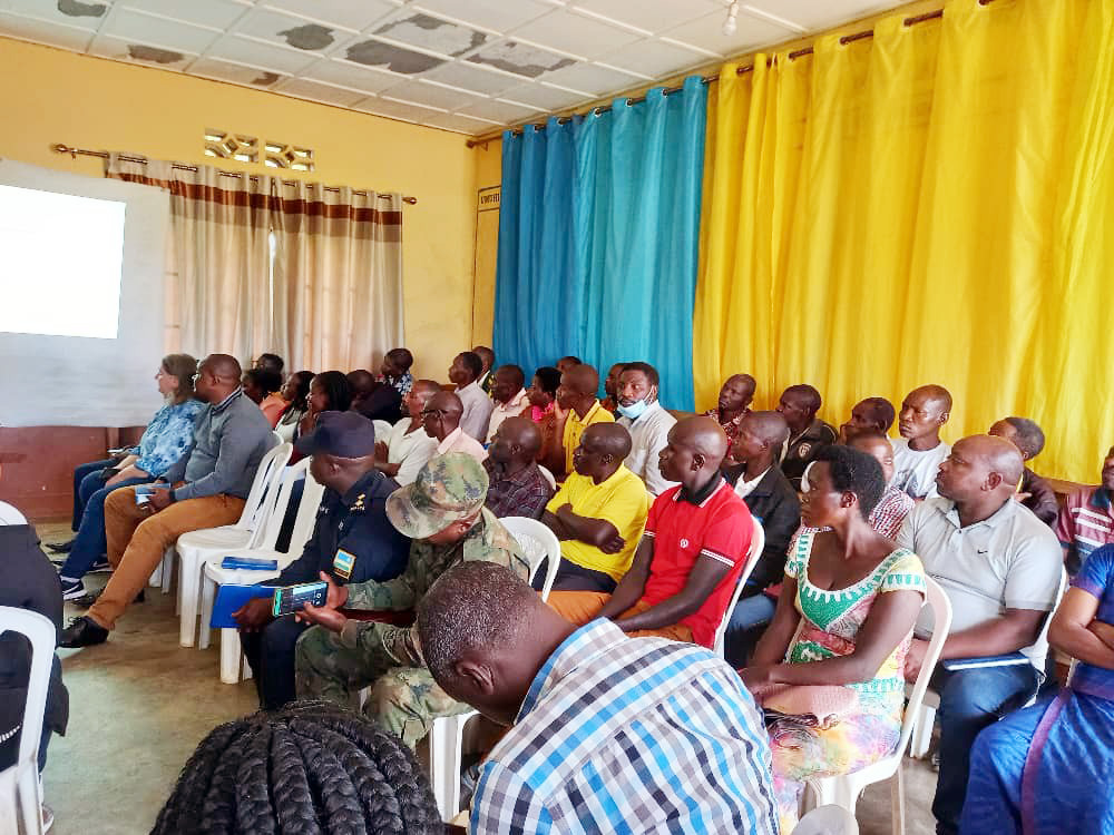 SectorNkanka's tweet photo. Aka kanya Abadepite bo muri @Rwandaparliamnt, Hon. @MuhongayireC ari kumwe na Hon. Nirere Marie Thérèse barimo kugirana inama n'abakozi hamwe n'abahagarariye ibyiciro by’abayobozi bitandukanye mu murenge wa @SectorNkanka,@RusiziDistrict, @DrKibiriga,@GNTIVUGURUZWA https://t.co/E4hcX0zegp