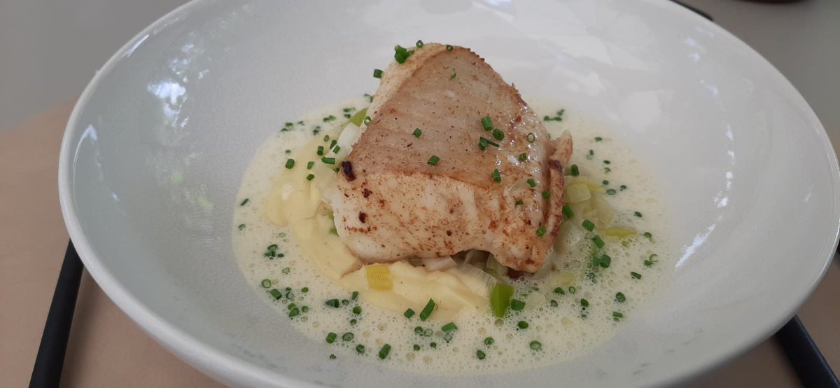 MICHELINgidsBNL's tweet photo. Zeewolf, aardappelmousseline, prei en beurre blanc. Wie kan daar nu aan weerstaan?

#Cousteau #Ichtegem https://t.co/5Rtk9Brlsx