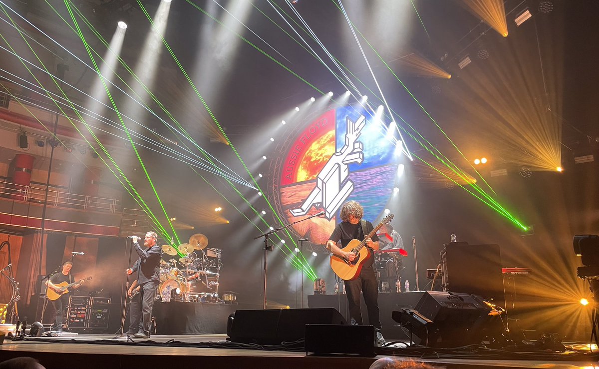 ChrisUren8's tweet photo. Great gig in Birmingham last night👍🏻🎸🤪 #aussiefloyd https://t.co/FaMJjCAW9h