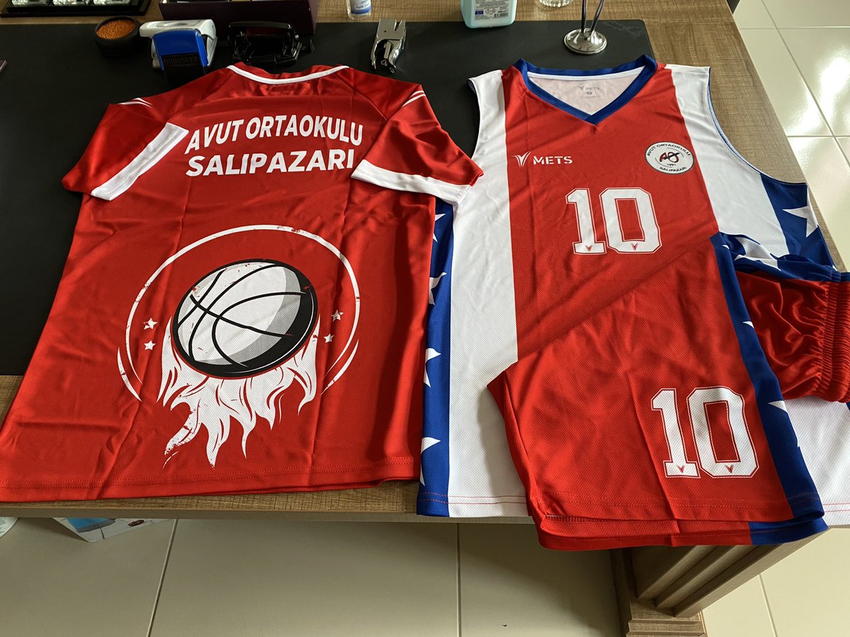 #avutortaokulu #basketbol #forma okulumuzun logosu ile basımını yaptırdığımız yeni basketbol formalarımız. Okul sporlarına hazırız. <a href="/alisaavaas/">Ali Savaş</a> <a href="/MemSalipazari/">Salıpazarı İlçe Milli Eğitim Müdürlüğü</a> <a href="/ademm1903/">Ademmmmm</a>