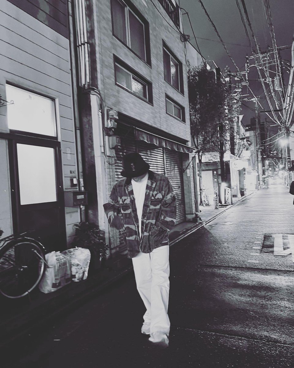 LOOKSMKL's tweet photo. #MARK ig post 

“a puddle of thoughts for me to dive in. a rainy night for me to walk in. a picture for me to be captured in. a caption to mention your mind that i’m in” https://t.co/As8N0JrCux