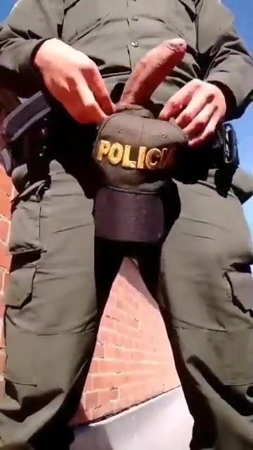 Locked0loaded's tweet photo. #hotcop #copcock #policecock https://t.co/F3iCu7Lpb4