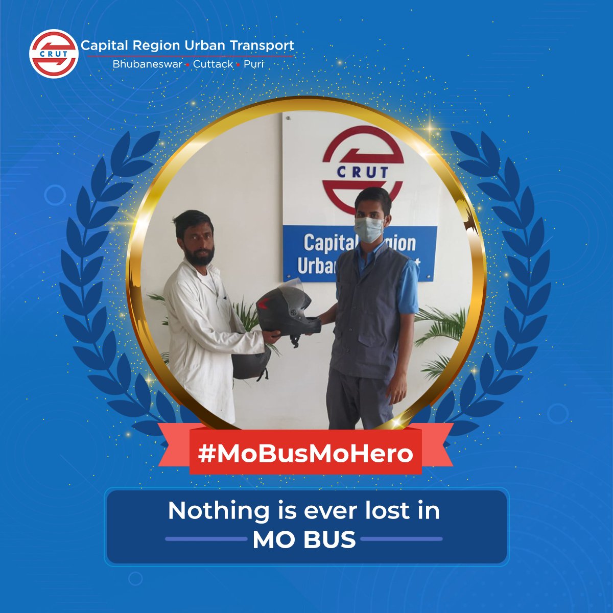 CRUT_BBSR's tweet photo. Our #MoBusGuide with utmost honesty returned the helmet to the commuter who had left it in Mo Bus.
Nothing is ever lost in #MoBus.
#MoBusMoHero
#MoBusForBetterYou
#HappyCommuters
#Humanity https://t.co/14qfQDaesN