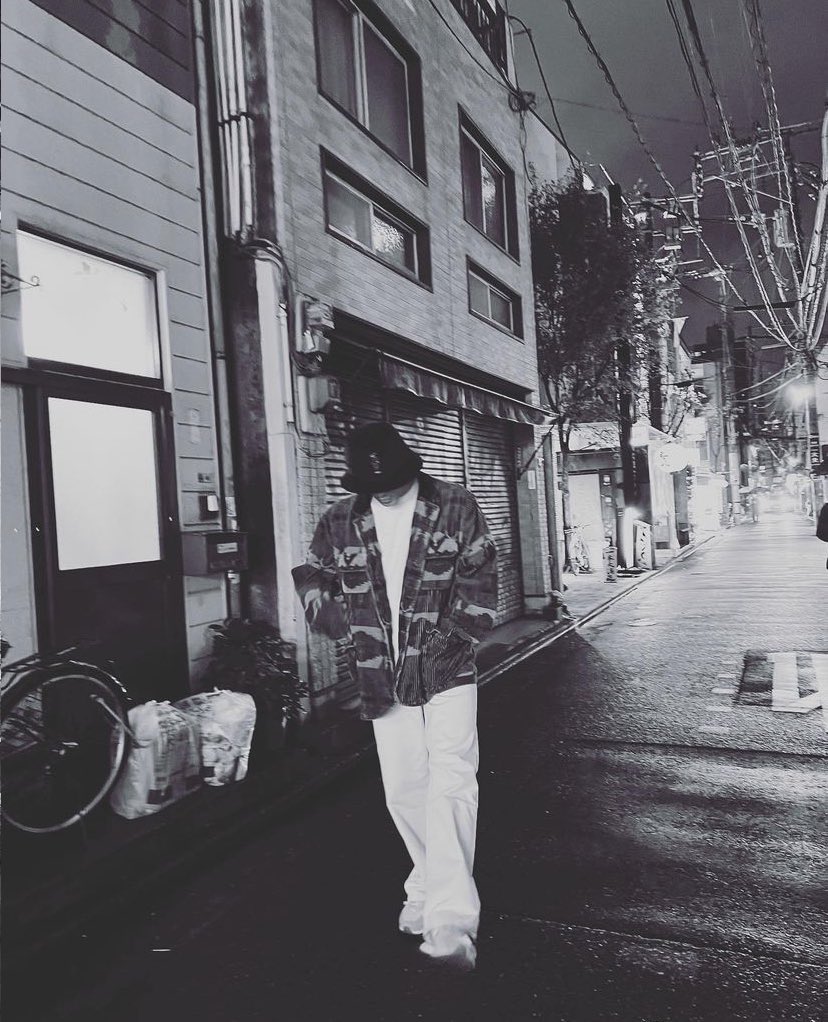 [OFFICIAL] 221129 #MARK’s Instagram update

“a puddle of thoughts for me to dive in. a rainy night for me to walk in. a picture for me to be captured in. a caption to mention your mind that i’m in.”

#NCT #NCT127 #NCTDREAM 
instagram.com/p/Clij403pfIZ/…