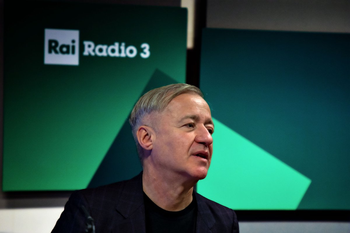 Radio3tweet's tweet image. Il nuovo progetto di Max Casacci si chiama Urban Groovescapes. Lo spazio urbano e i suoi suoni diventano una colonna sonora, racconta il musicista e chitarrista dei Subsonica, ospite a #LaCittà. L'intervista, qui bit.ly/suonaMilano