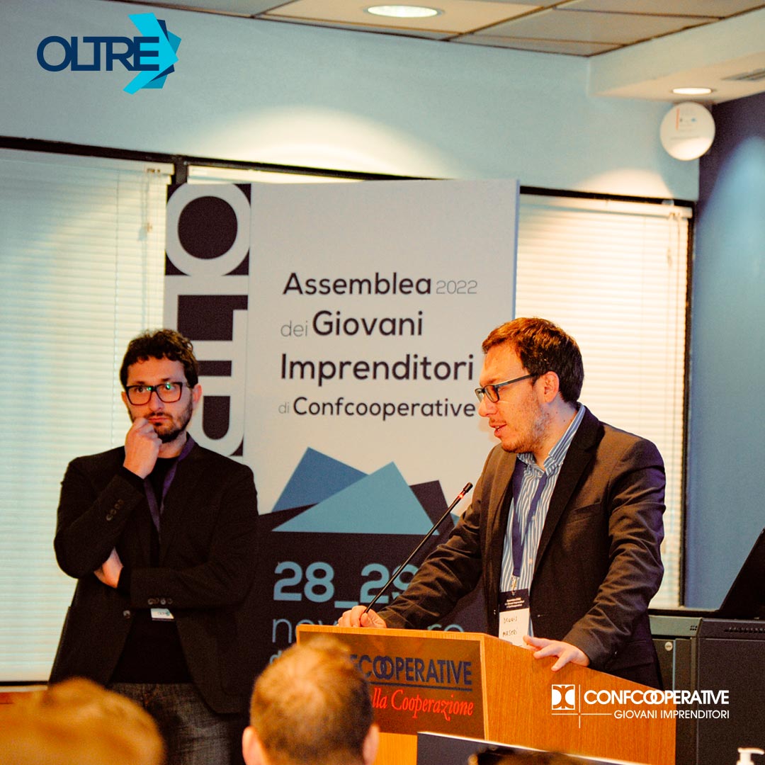 confcoopgiovani's tweet photo. #assembleagiovaniimprenditori-@Danilo_d_Elia CEO di @NODECoop e Mirko Viola parlano di #innovazionedigitale all’interno delle cooperative e come un’attività di #hackathon possa abilitare processi di cambiamento.Programma della giornata? Modellizzare il nostro #coophack https://t.co/KL0R6JFWVu