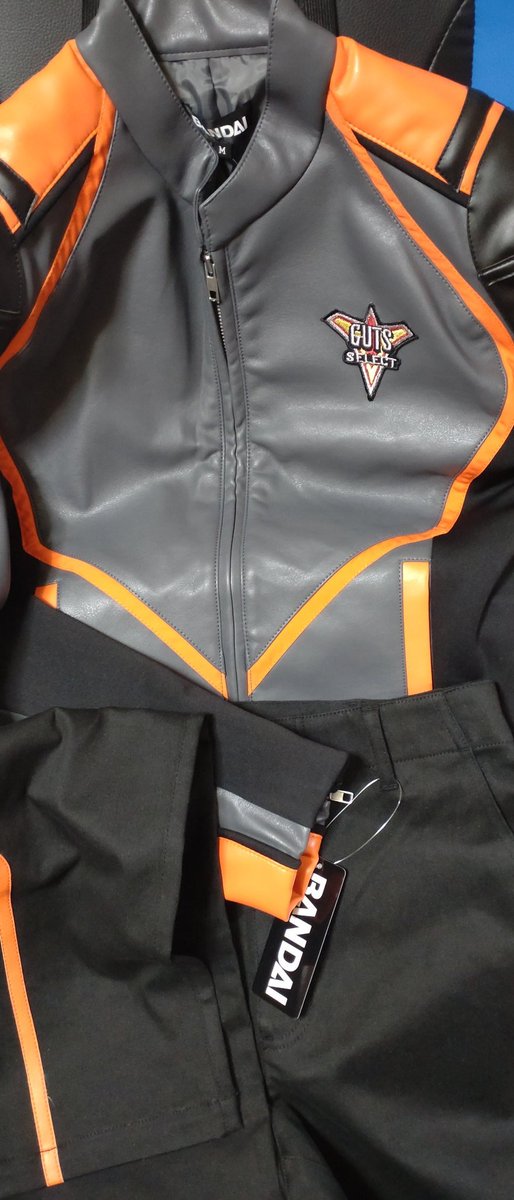 「ブラックフライデーで買った腕時計とプレバンで予約してた新生GUTS-SELECT」|辻 氏/ぬめごん🐬🌌🐑🐴💘のイラスト