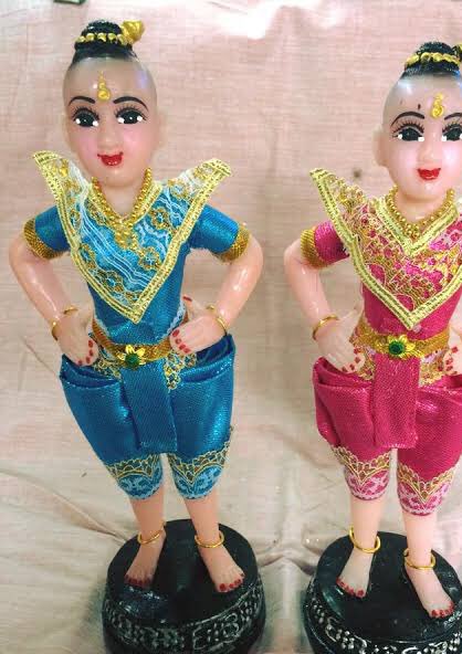 สำหรับใครที่ถามหากู๊ดท่านขุนนะคะ น้องเชดมีฟิกเกอร์วางขายมาก่อนกาลแล้วค่ะ มีให้เลือกหลายสีด้วย 

#ท่านขุนที่สวยที่สุด 
#ฉันนี่แหละท่านขุนที่สวยที่สุดในสยาม