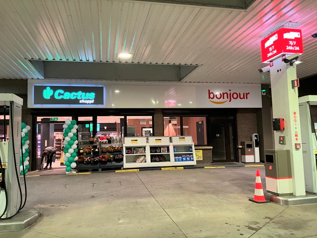 ExtenC_IP's tweet photo. The 40th #Cactusshoppi has opened its doors in Rumelange!

End of November, our partner #Cactus opened its 40th convenient store Cactus shoppi within a service station located in Rumelange, Luxembourg ⛽️🌵

#Casino #CasinoGlobal #ExtenC https://t.co/kFHmZg6eFZ