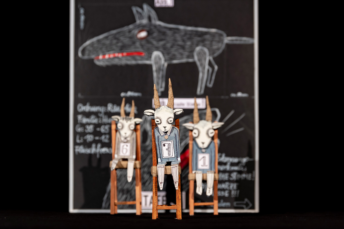 Mindestens so spannend wie ein True Crime-Podcast: Unser Ziegenkrimi VOM WOLF UND DEN 7 GEISSLEIN! Eine Figurentheaterinszenierung frei nach den Brüdern Grimm und gut geeignet ab 5 Jahren. Premiere ist am Sa, 3.12. um 16 Uhr.
Tix &amp; Infos landesbuehnen-sachsen.de
📸 René Jungnickel