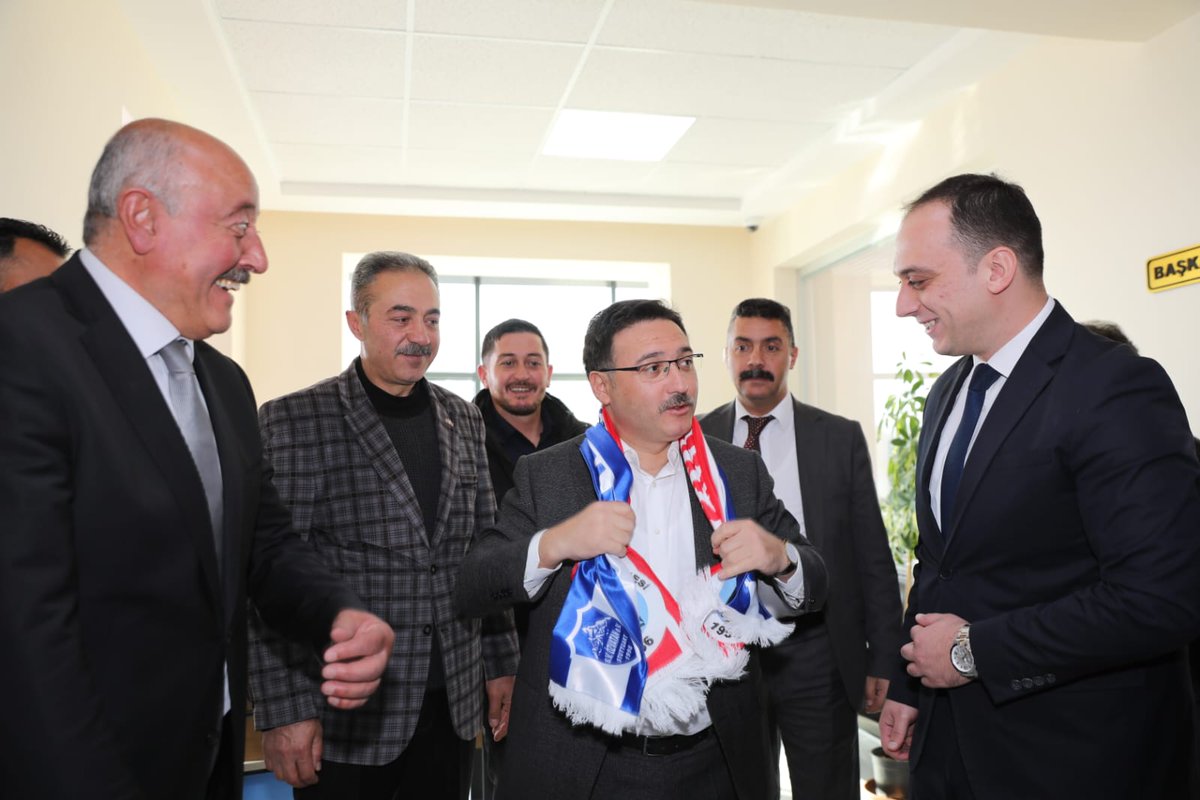 kayserivaliligi's tweet photo. Valimiz Sayın Gökmen Çiçek, Özvatan Belediyesi'ni ziyaret ederek, Belediye Başkanı Halit Demir'den ilçede yapılan çalışmalar ve faaliyetler hakkında bilgiler aldı. https://t.co/9vT7AOLd5M