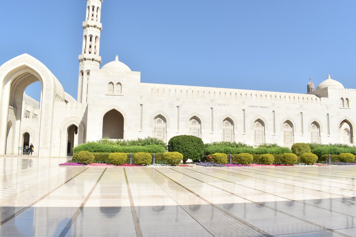 Th ful nam of dis magnificent iconic structure is Sultan Qaboos Grand Mosque which dominates th skyline of Muscat. This grand iconic structure took six years to build. It has the largest Chandelier whic holds arnd 600 thousand shining bright Swarovski crystals with 24 carat gold.